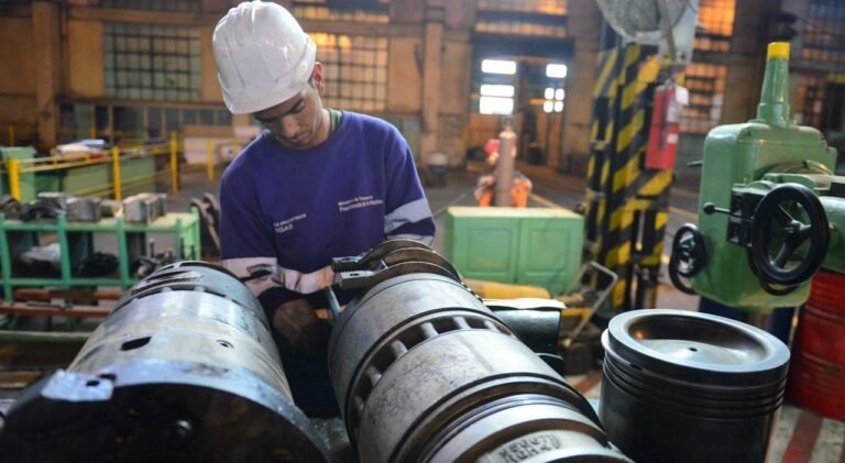 Industria: El empleo privado formal acumula 20 meses consecutivos en alza