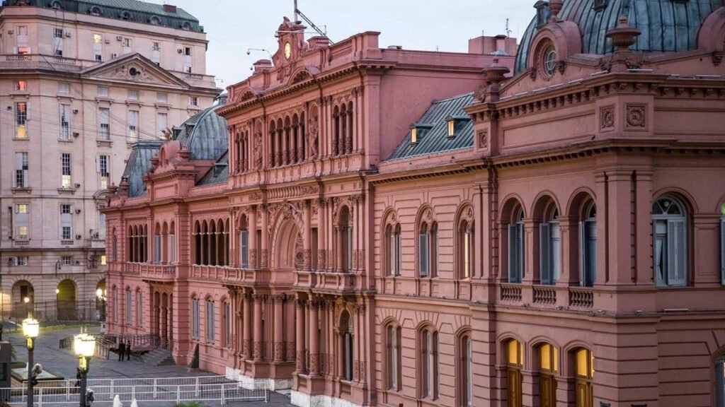 Se comienzó a negociar la reforma laboral y política