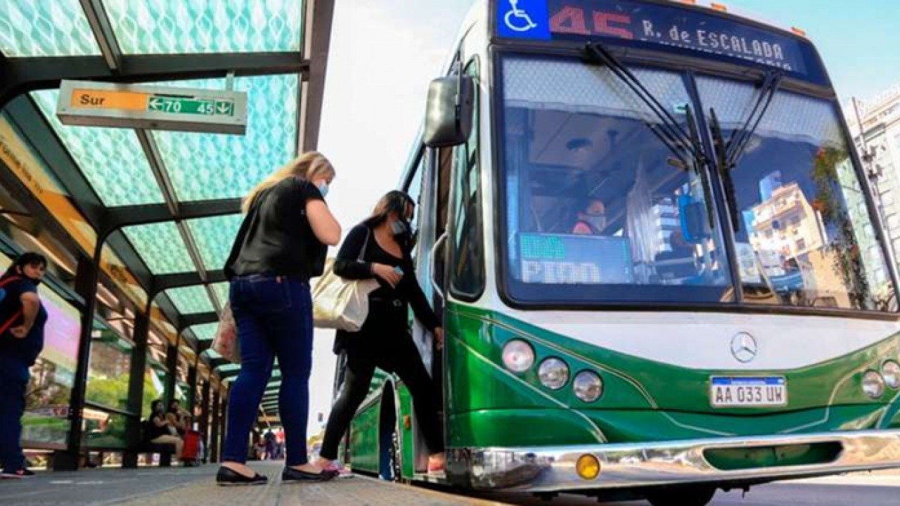 Se levantó el paro de colectivos en el AMBA pero se mantiene en el interior