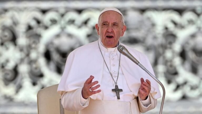 El Papa Francisco suma a tres argentinos al Vaticano