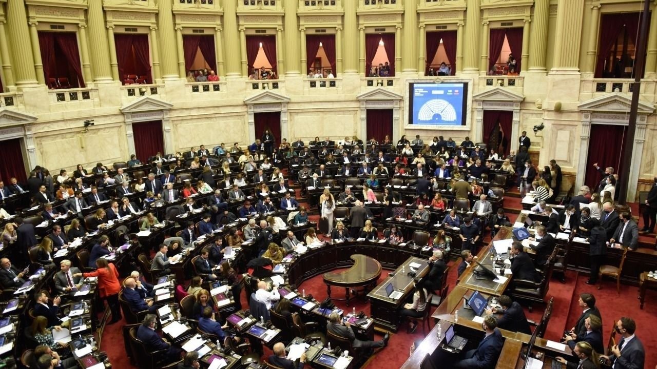 Proponen incorporar mujeres y personas de género no binario en altos cargos públicos