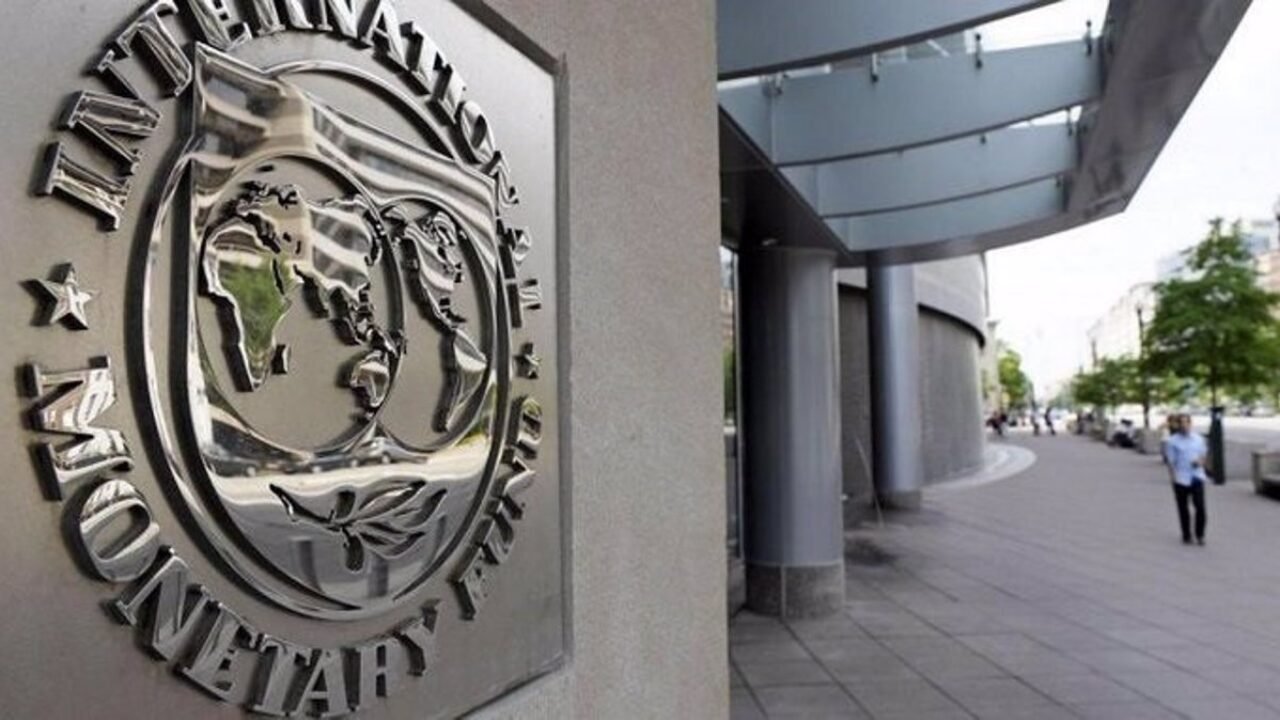 El FMI aprobó la octava revisión y desembolsará 800 millones de dólares