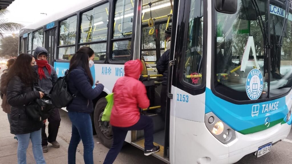 Aumentos en los boletos de colectivo y tren en el AMBA