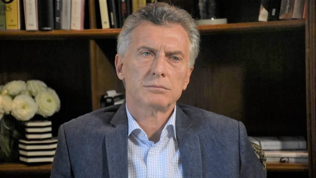 Piden que se prohíba la salida del país a Macri en siete causas judiciales