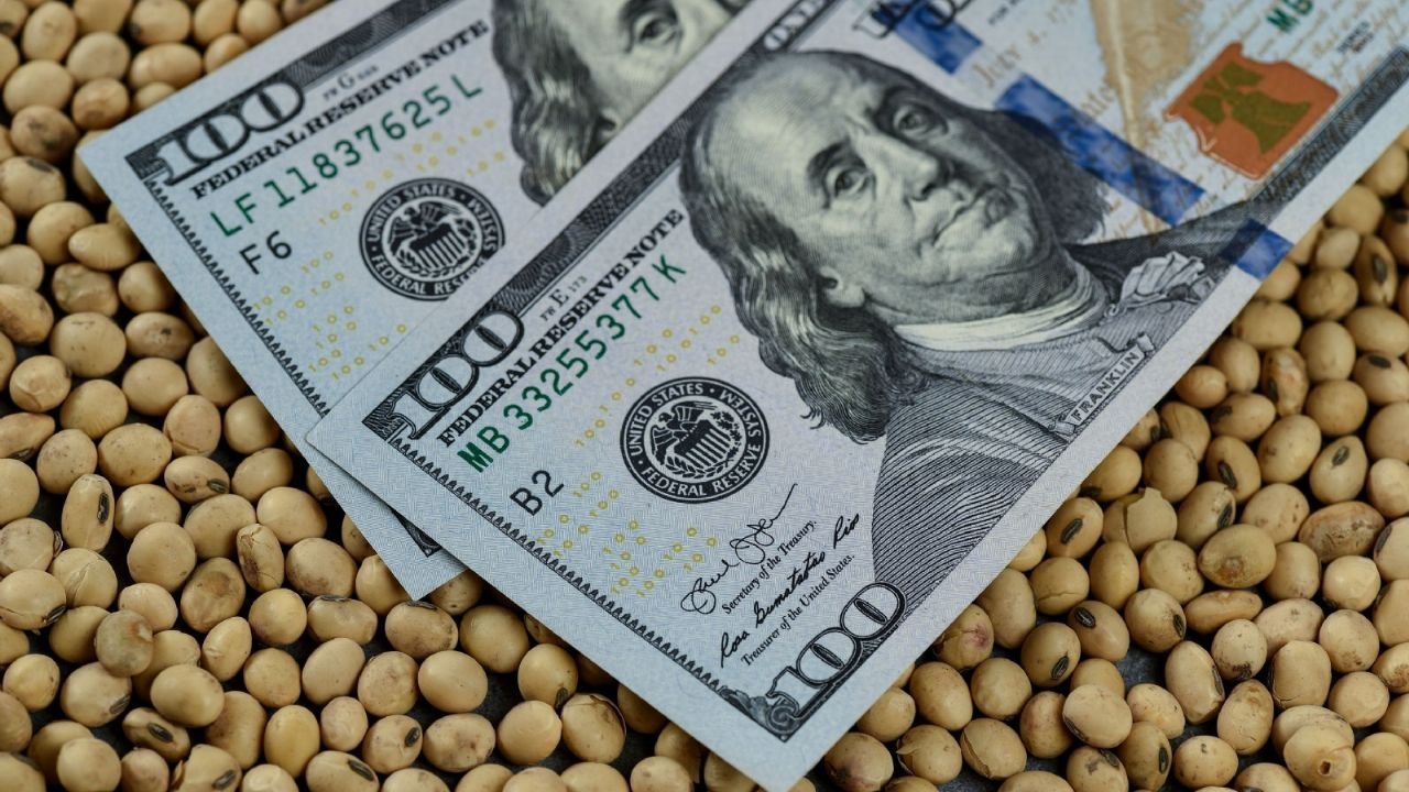 El dólar supera los $1000