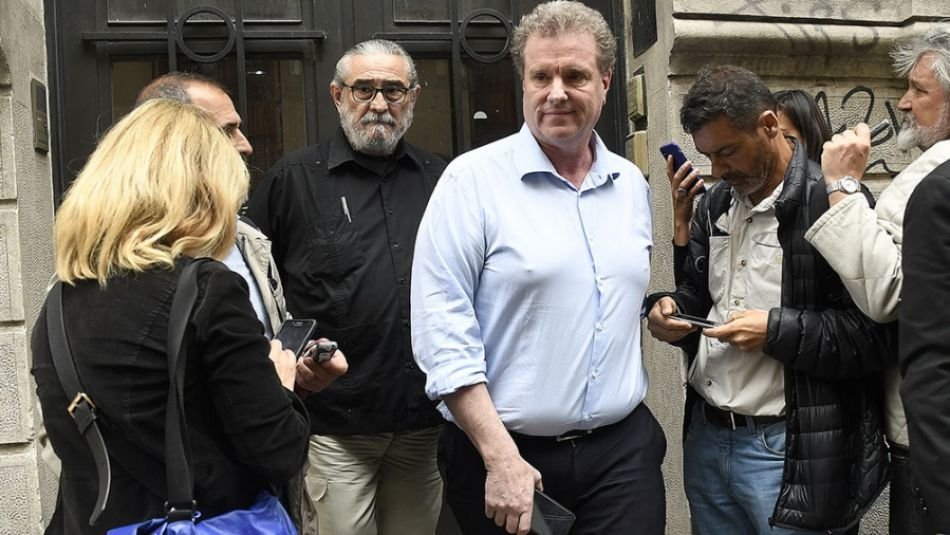 Ordenan abrir un celular de Gerardo Milman