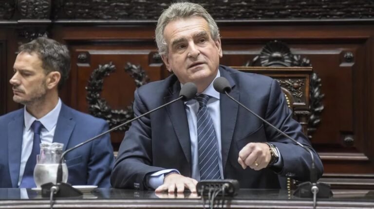 Agustín Rossi presentó su primer informe de gestión con gran tensión en Diputados