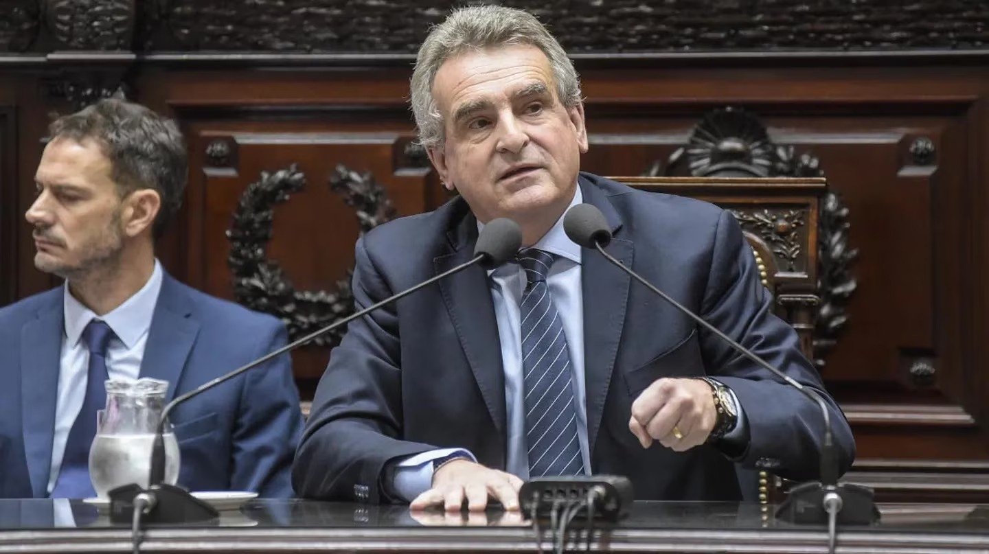 Agustín Rossi presentó su primer informe de gestión con gran tensión en Diputados