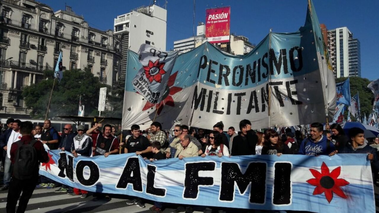 Marcha al Ministerio de Economía contra el FMI