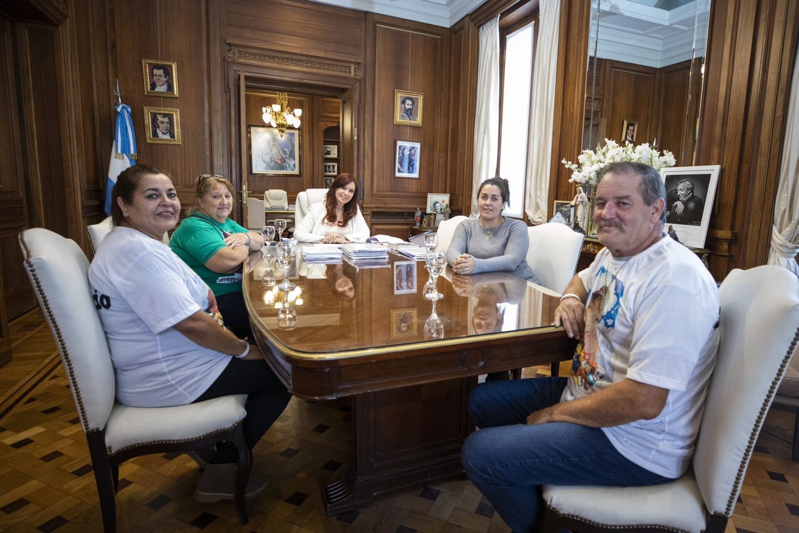 Cristina Kirchner recibió a los abuelos de Lucio Dupuy tras la aprobación de la Ley