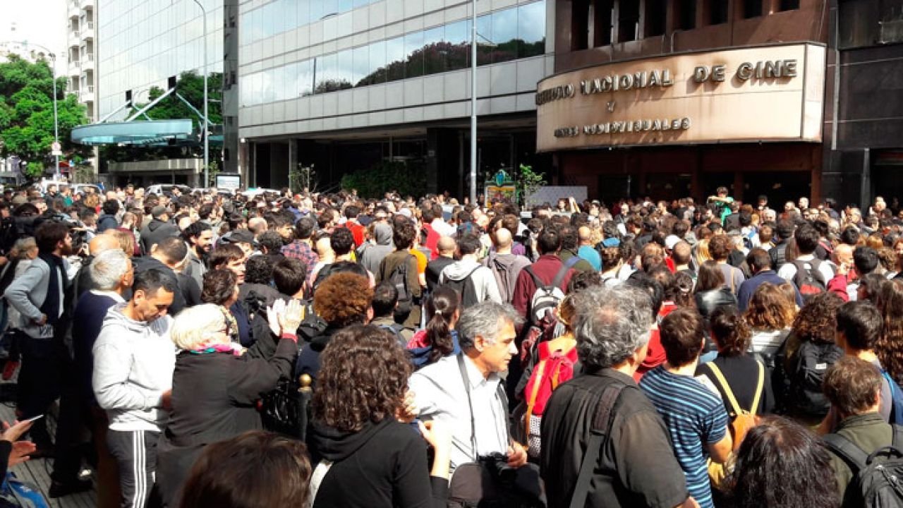 Movilización al INCAA en defensa del cine argentino