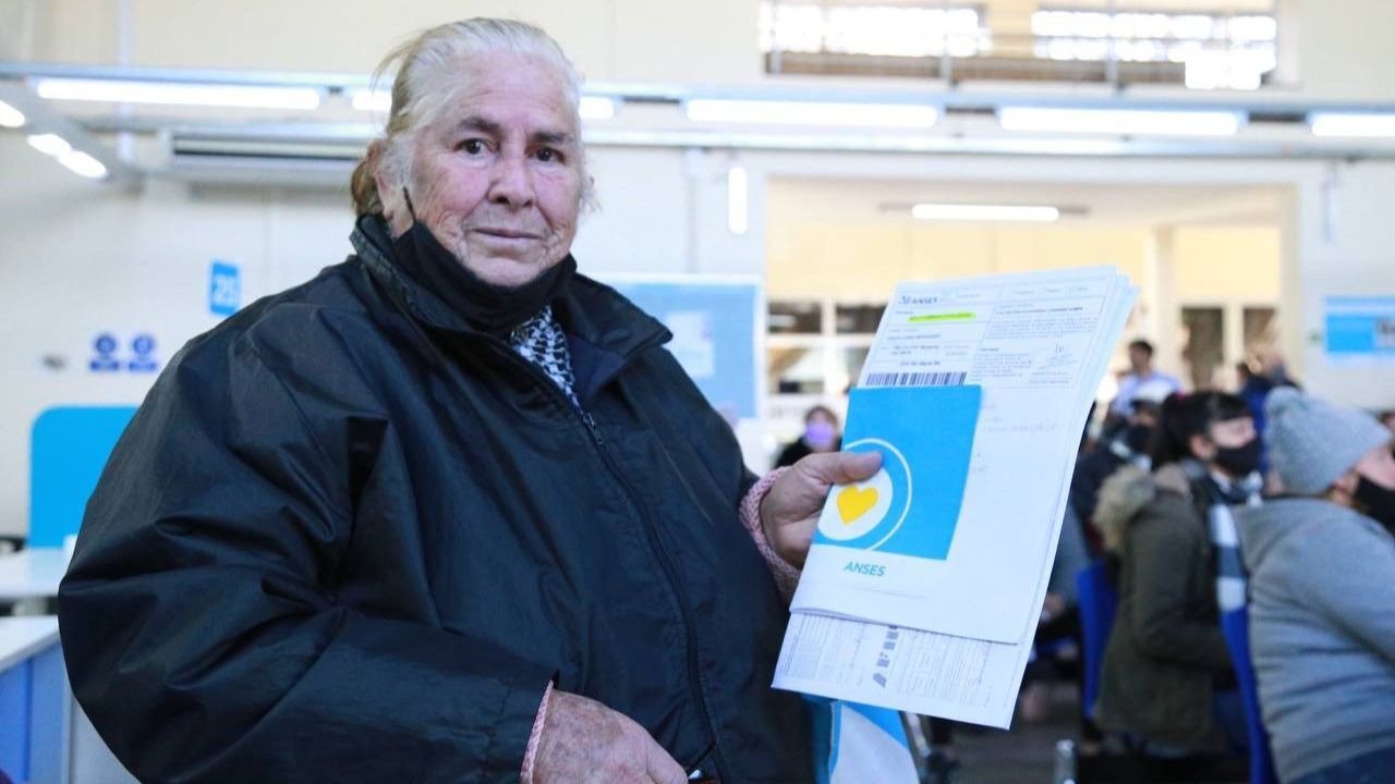 El Gobierno oficializó tres refuerzos para jubilados y pensionados