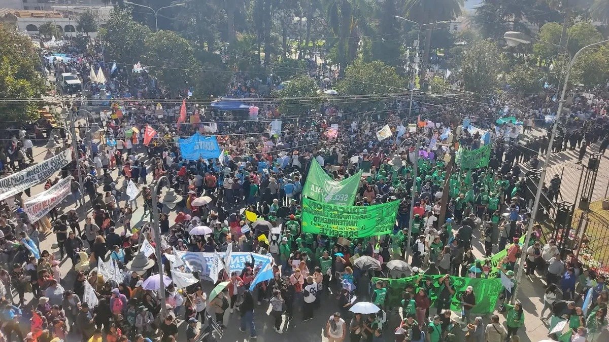 Docentes jujeños realizarán la marcha de las antorchas