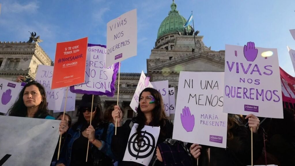 Ni una menos: Multitudinaria marcha y reclamos que se repiten