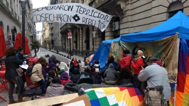 Acampe en Plaza de Mayo en reclamo de derechos indígenas