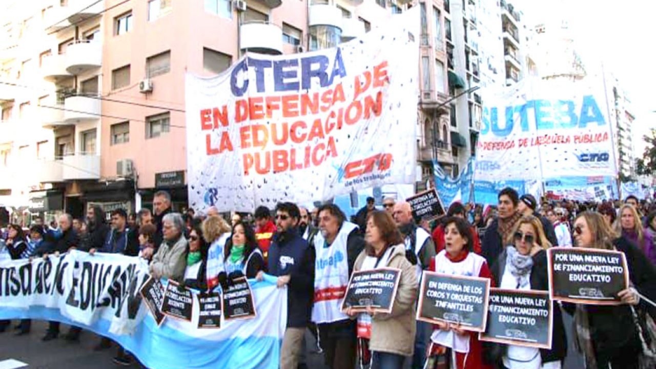 Docentes y trabajadores de empresas privadas se movilizan en CABA