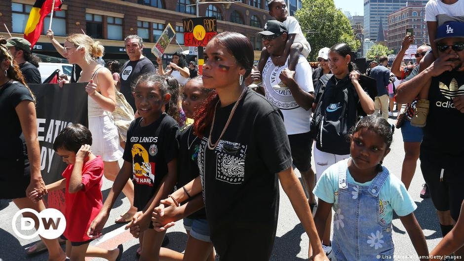 Australia: Masivas manifestaciones a favor de la Reforma Indigena