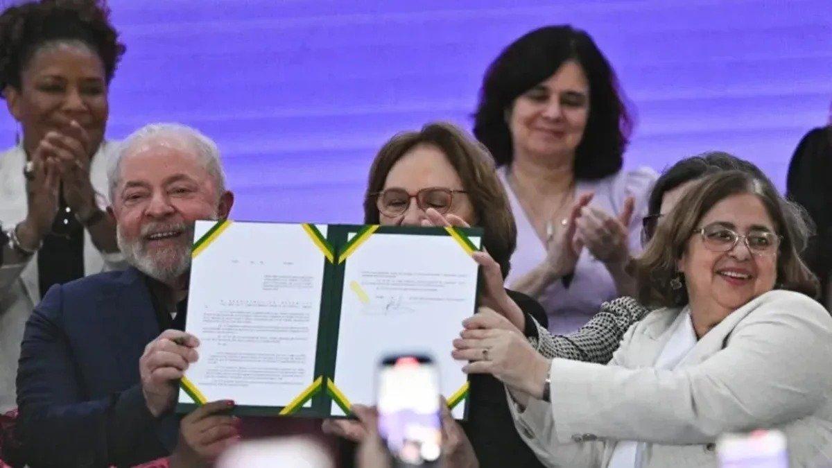 Brasil: Lula sancionó la ley que establece la paridad salarial