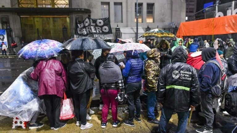El acampe en Desarrollo Social se traslada a Economía