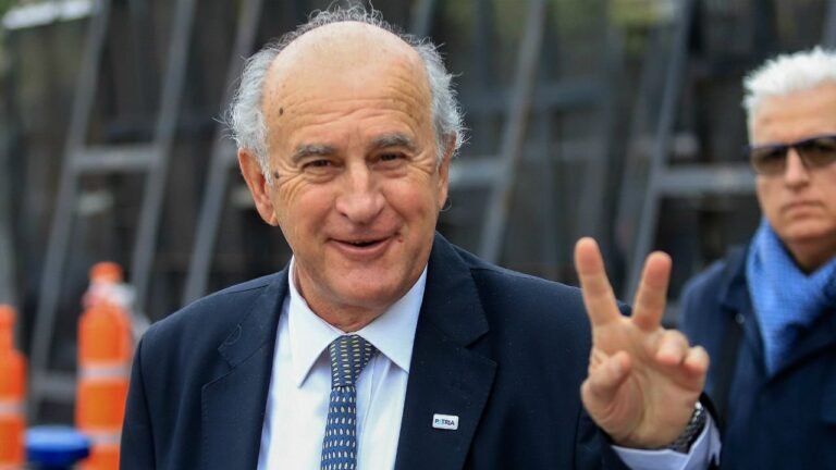 Absolvieron a Oscar Parrilli en dos juicios por presunta corrupción