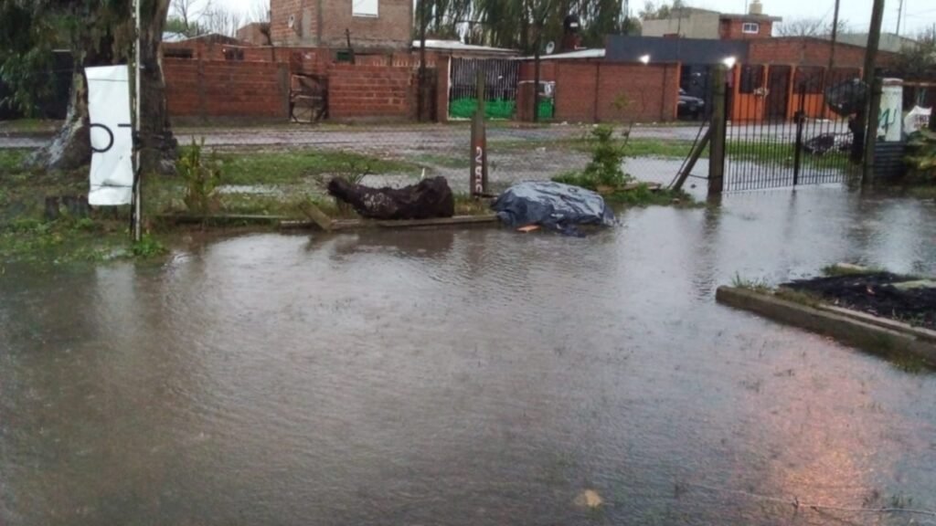 Tras la inundación en La Plata crean programas de asistencia