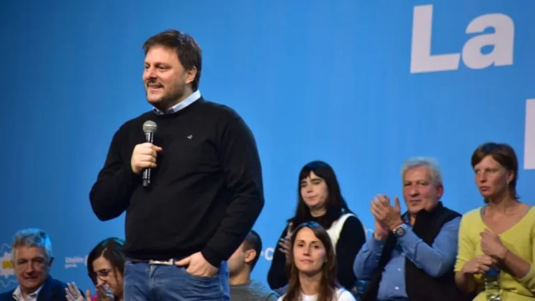 Leandro Santoro cerró su campaña en el Gran Rex