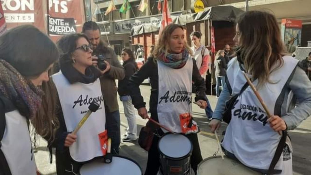 Docentes realizan un paro por 24 horas en CABA