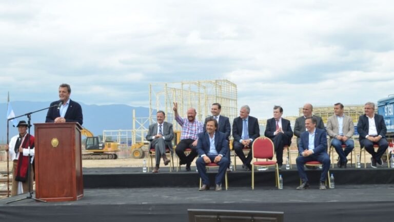 Massa se mostró junto a todos los gobernadores del Norte