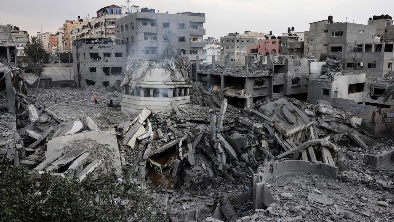 Denuncian 471 muertos tras el bombardeo a un hospital en Gaza