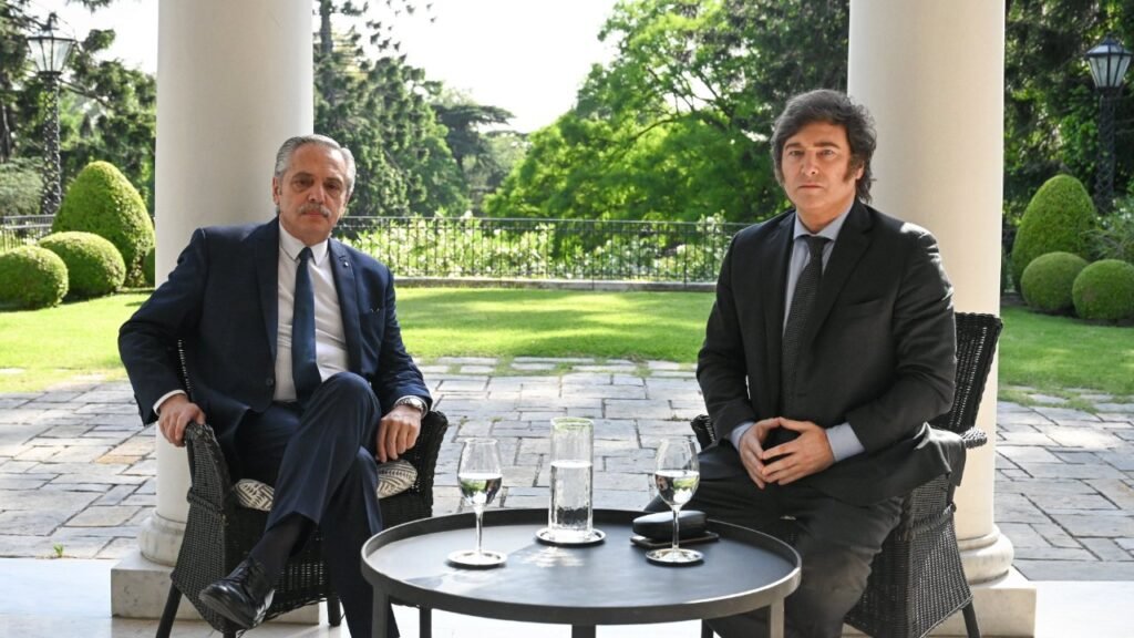 Javier Milei se reunió con Alberto Fernández y empezó la transición