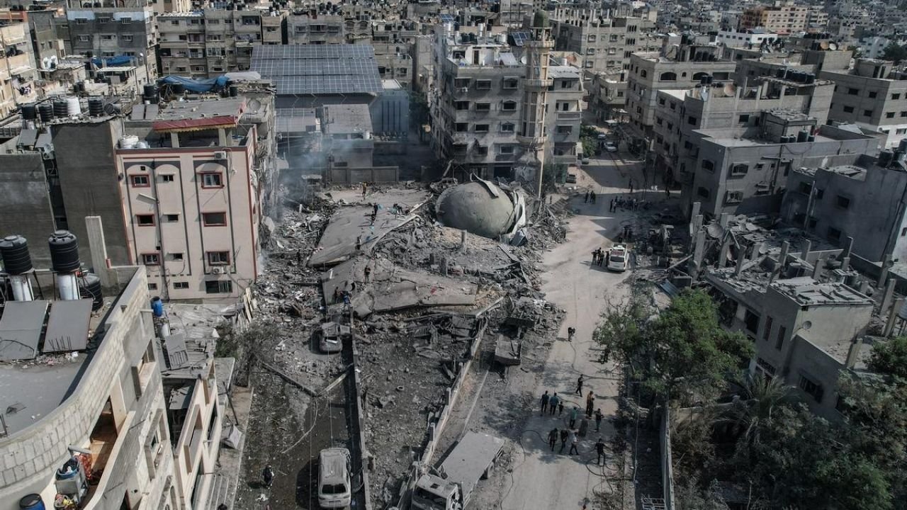 Los muertos en la Franja de Gaza ya son casi 10.000 debido a los bombardeos israelíes