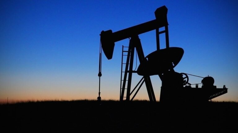 La falta de acuerdo sobre los combustibles fósiles traba el documento final de la COP28