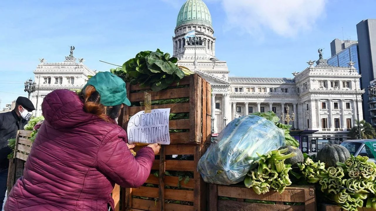 Alimentazo en el Congreso: 80 mil kilos de alimentos a precios populares