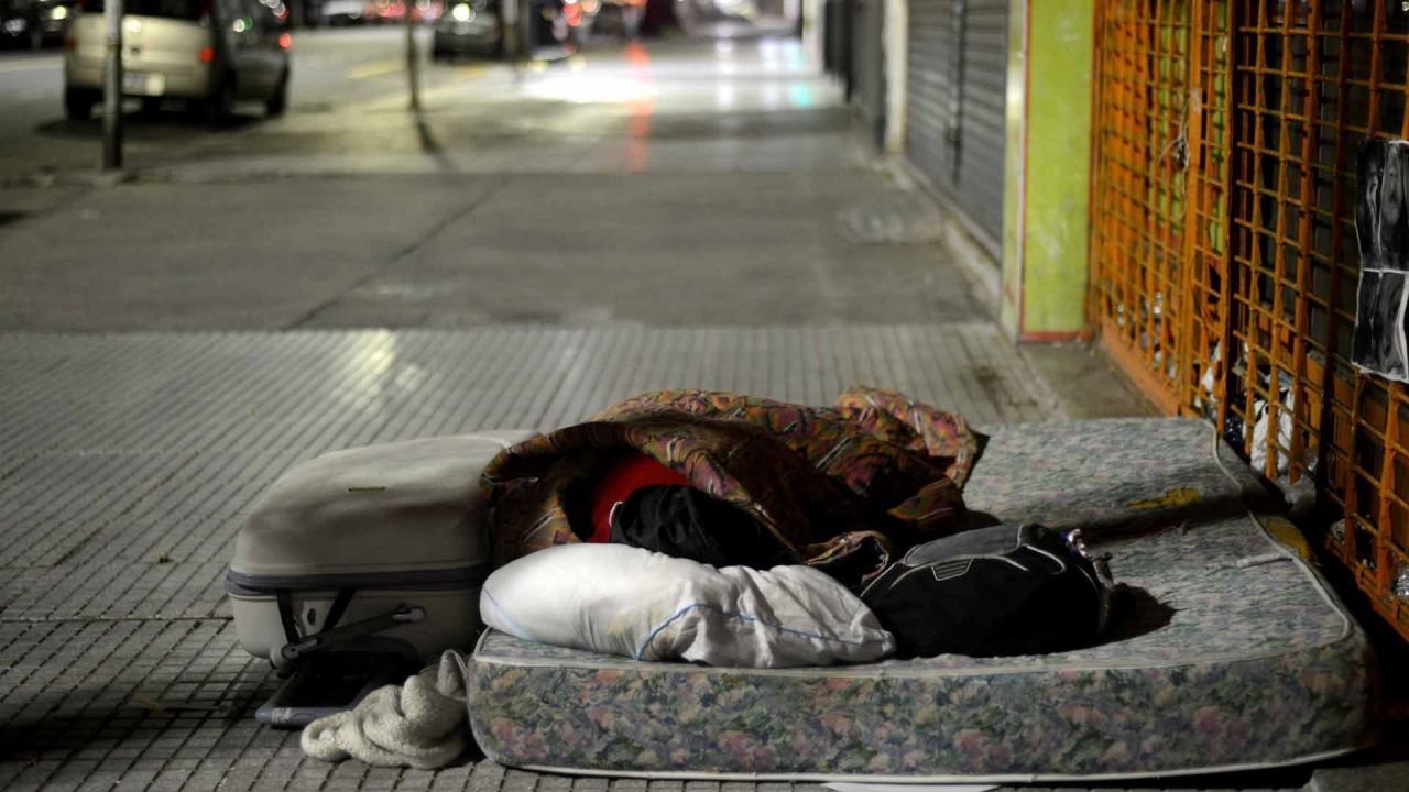 Hay más de 9400 personas en situación de calle en todo el país