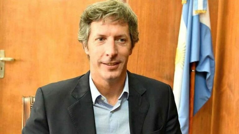 Santiago Bausili será el presidente del Banco Central y Daniel Tillard el titular del Banco Nación