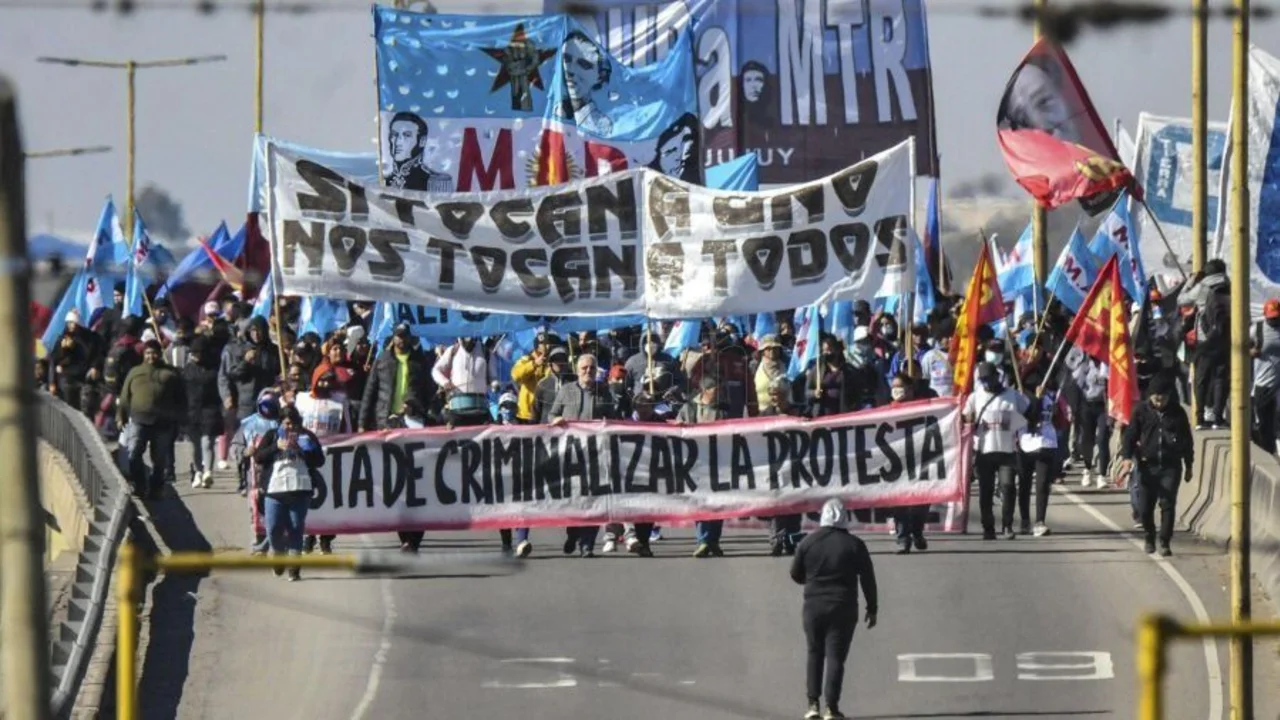 Organizaciones sociales se movilizan contra el ajuste
