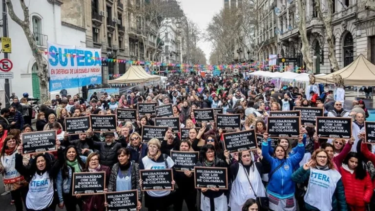 A pesar de la falta de fondos los docentes cobraron sus sueldos