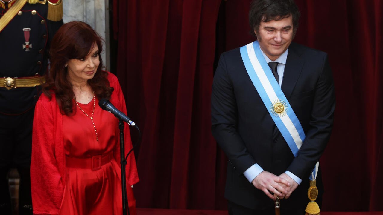 Cristina Kirchner a Javier Milei: “Están jugando con la mesa de los argentinos”