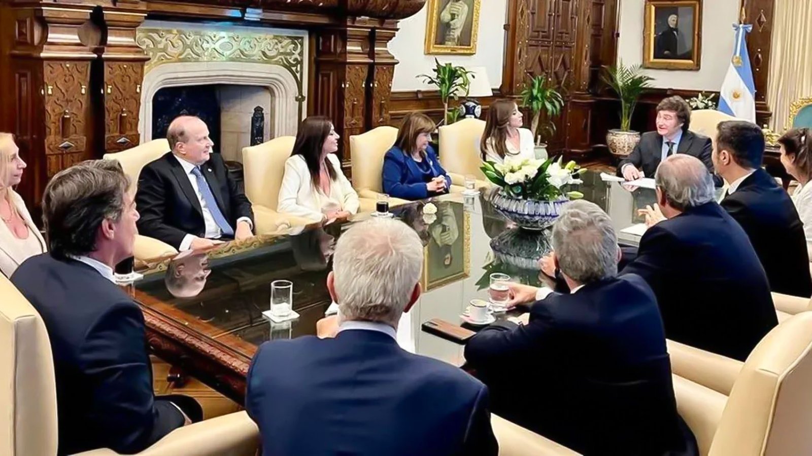 Cambios en el Gabinete: El pedido de Bullrich y la respuesta de Adorni