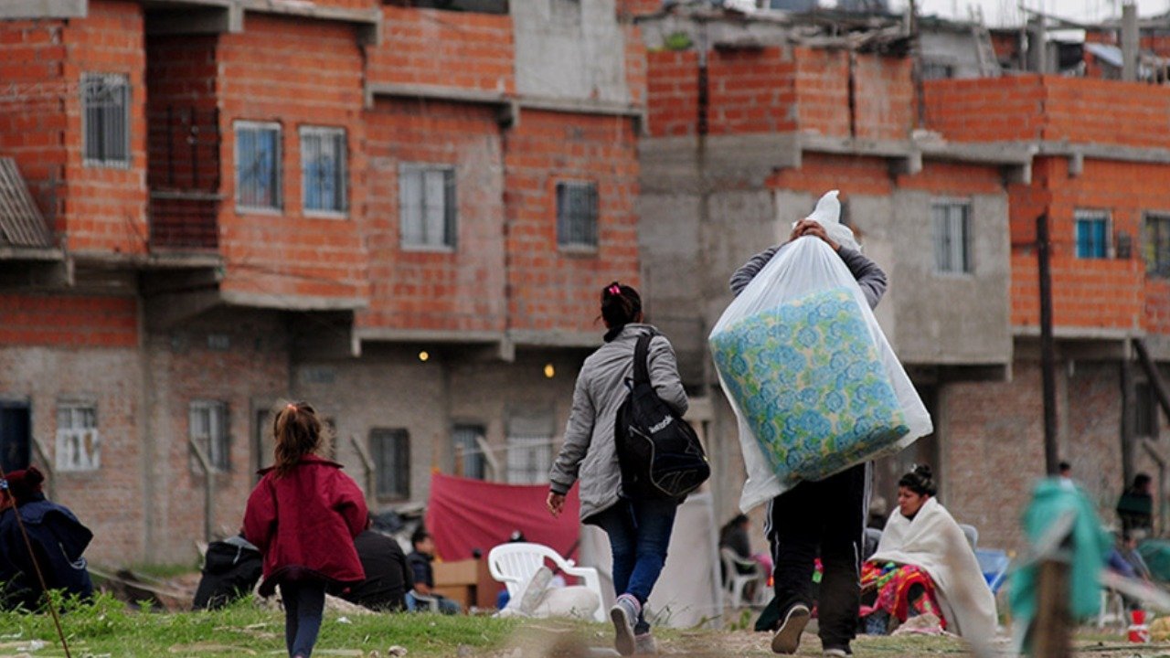 La pobreza se disparó y llegó al 57%