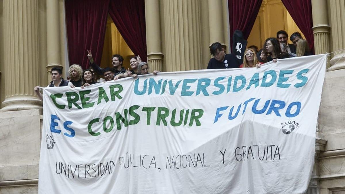 La justicia frenó la decisión del Gobierno de cerrar universidades