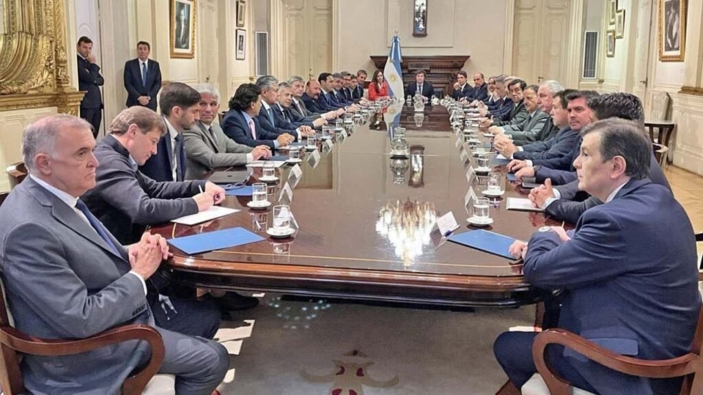 El Gobierno finalmente convocará a los gobernadores por etapas para discutir el Pacto de Mayo
