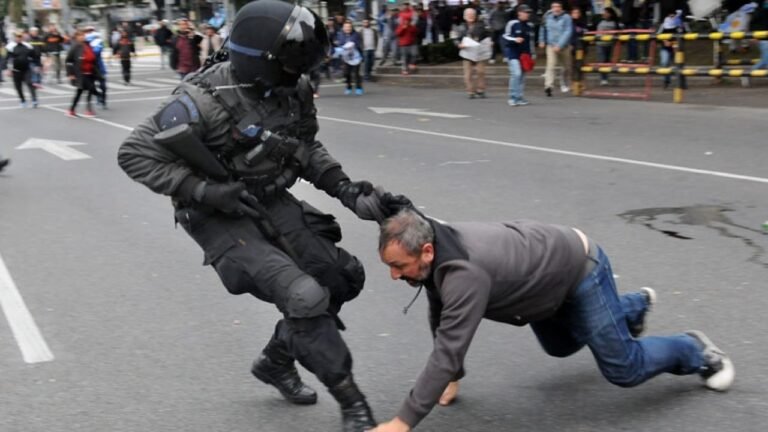 Brutal represión sobre la 9 de Julio durante protesta por el hambre