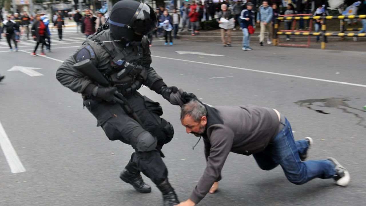 Brutal represión sobre la 9 de Julio durante protesta por el hambre