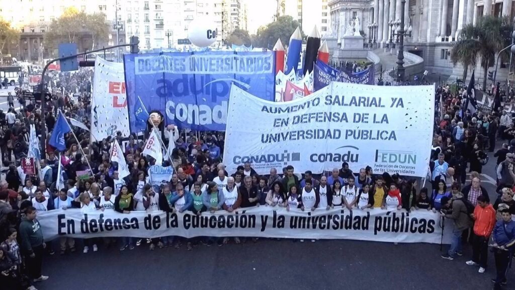 Segundo día de paro universitario en reclamo de aumento salarial