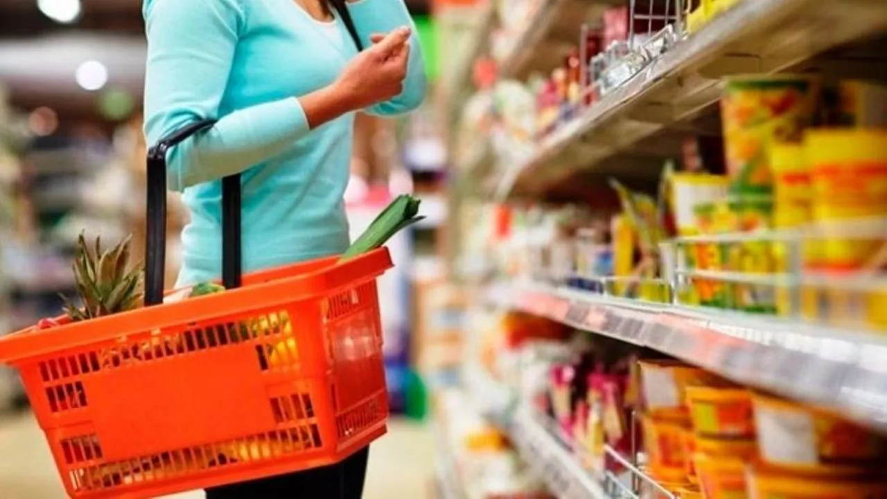El consumo en supermercados cayó un 7,3% en marzo