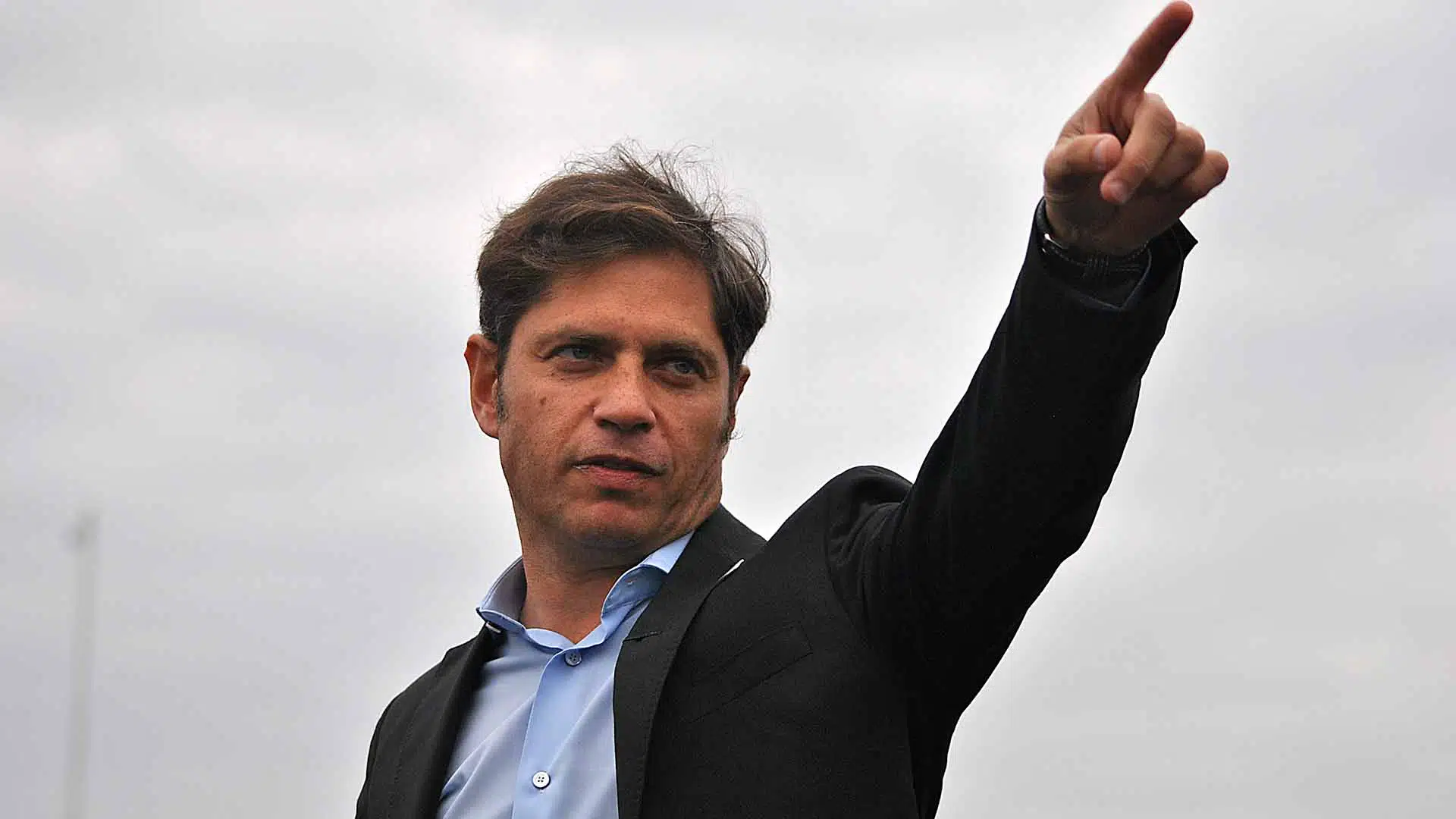 Kicillof mostró un proyecto de viviendas “abandonado por Milei”