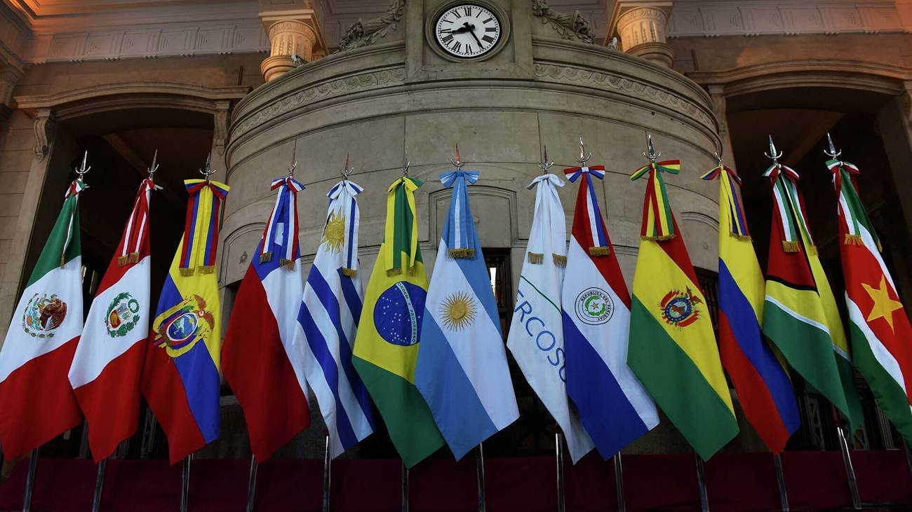 Relaciones Públicas e Institucionales en el Contexto Económico, Político y Social de Argentina y Latinoamérica