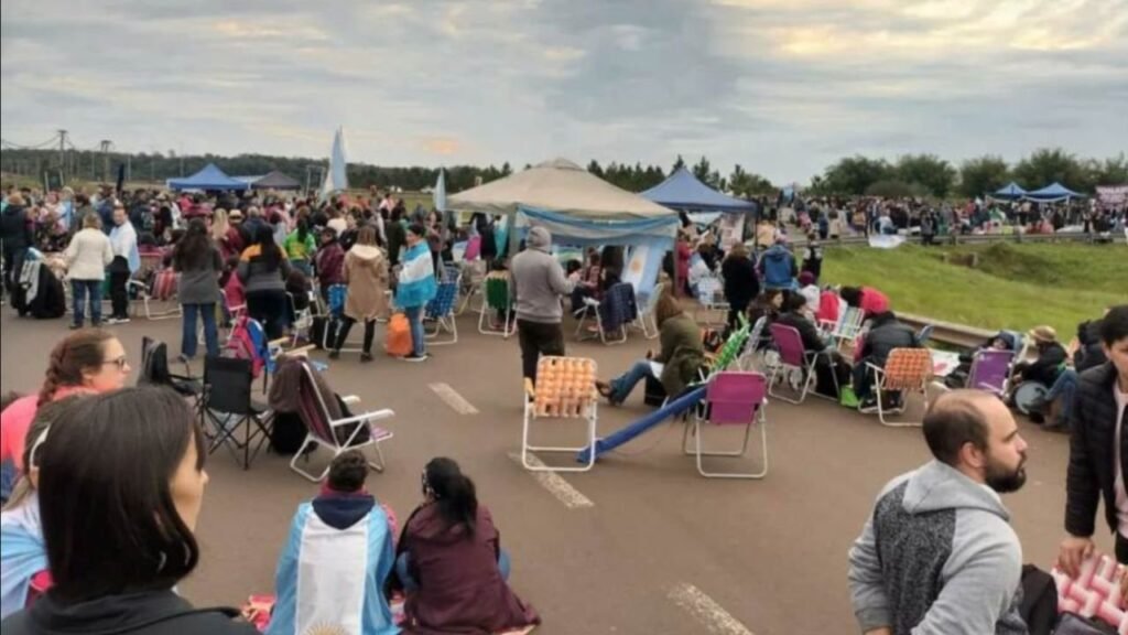 Sigue la tensión en Misiones y cortan los principales accesos a Posadas