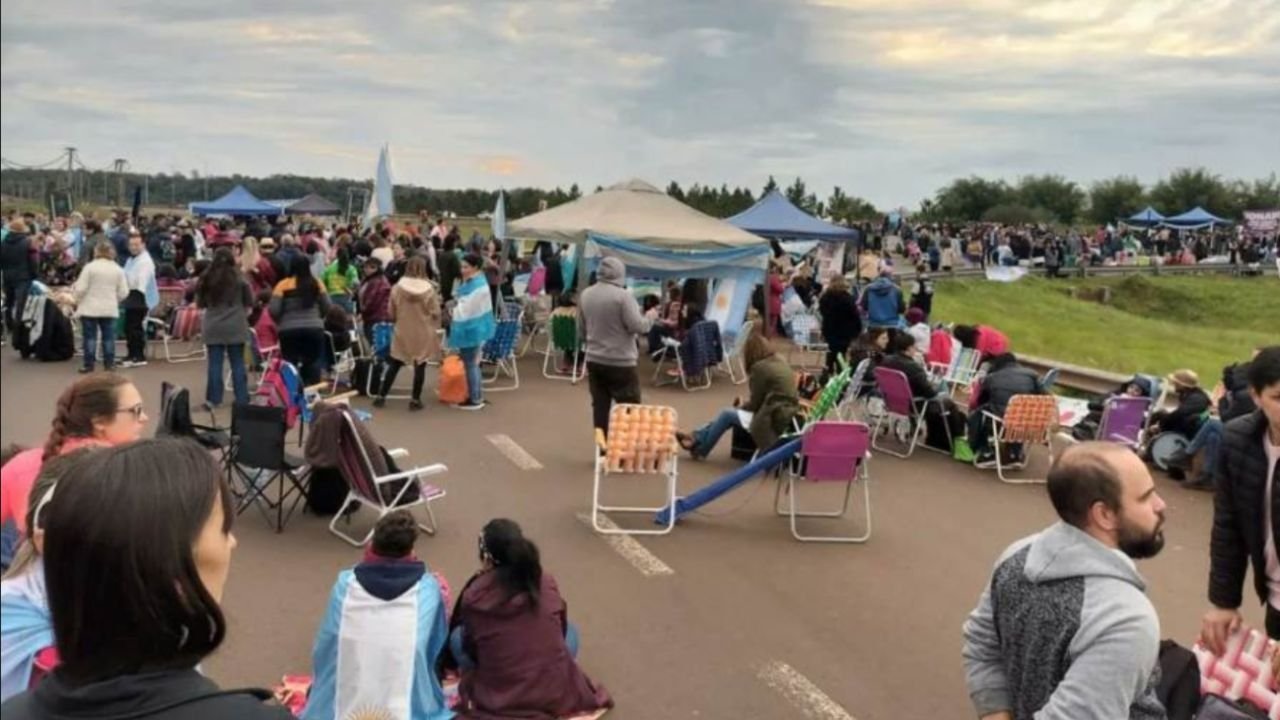 Sigue la tensión en Misiones y cortan los principales accesos a Posadas